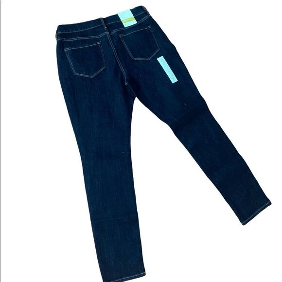 NEW WITH TAGS WOMEN OLD NAVY mid rise size 8 jeans - Picture 2 of 3
